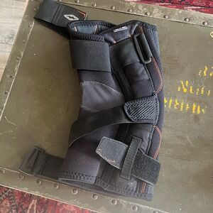 Shock Doctor 872 Ultra Knee Brace M Black Neoprene Open Patella w/  Bilat Hinges